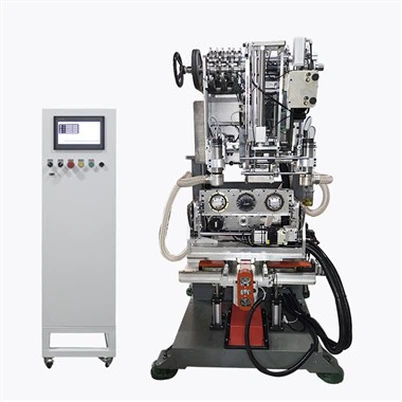 Fünfachsige Tufting-Bürstenmaschine